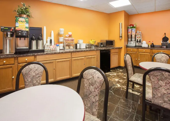Super 8 By Wyndham Il Hotel 2*